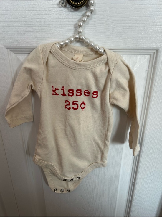 Tenth & Pine Other - Cream Long-Sleeve Baby One-Piece with Red 'Kisses 25¢' Graphic